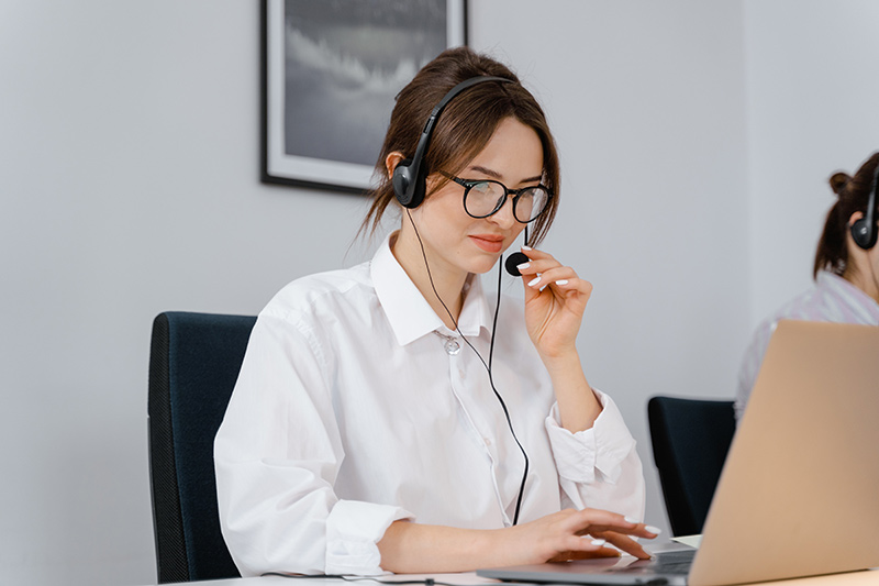 Hỗ trợ khách hàng nhanh chóng và tận tâm