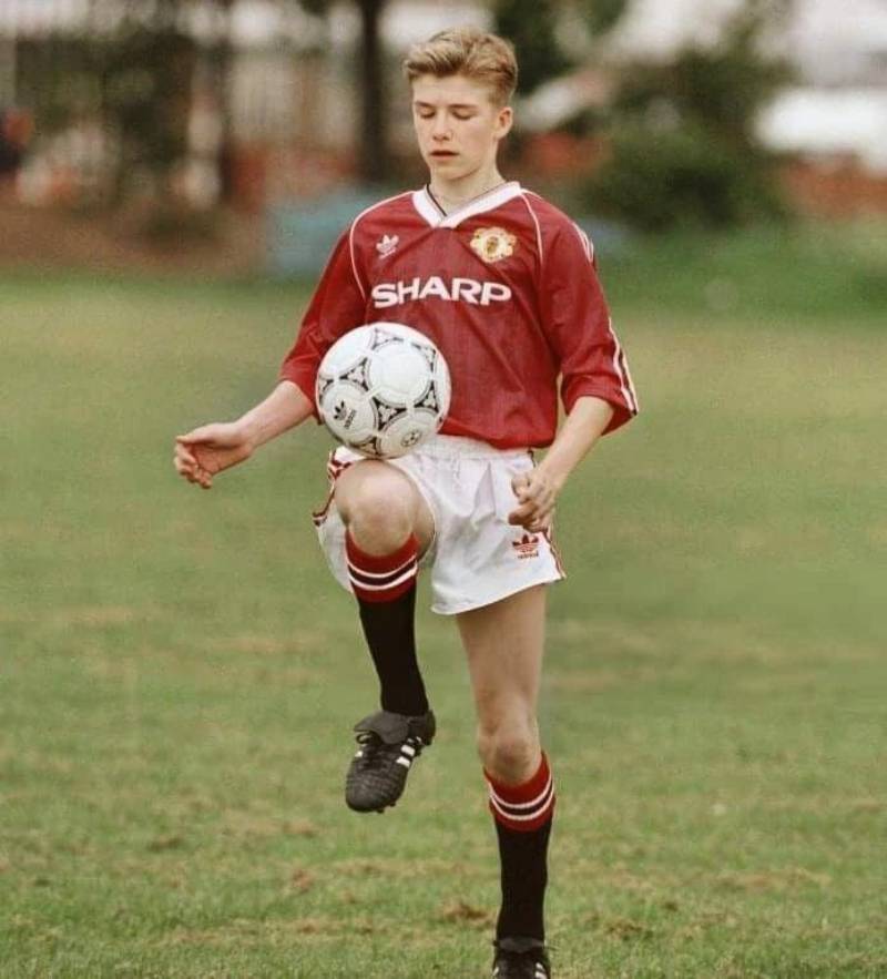 Khởi đầu bước chân vào thế giới bóng đá của David Beckham 